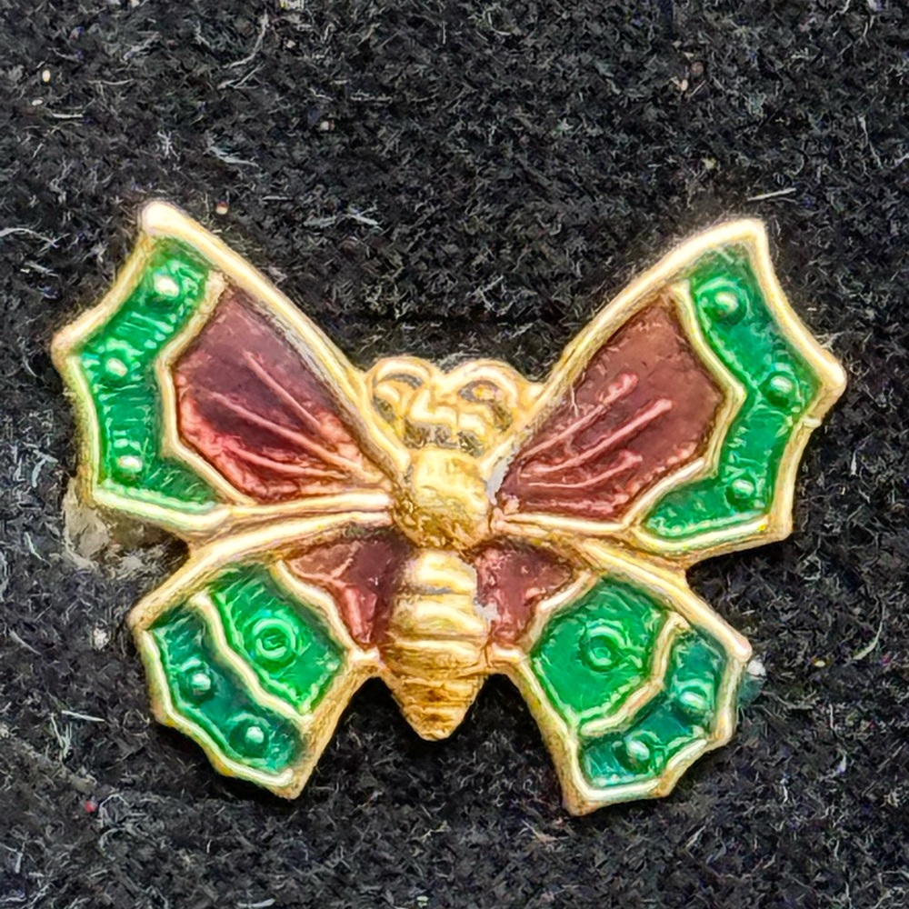 Simply whispers butterfly stud earrings - Picture 2 of 4